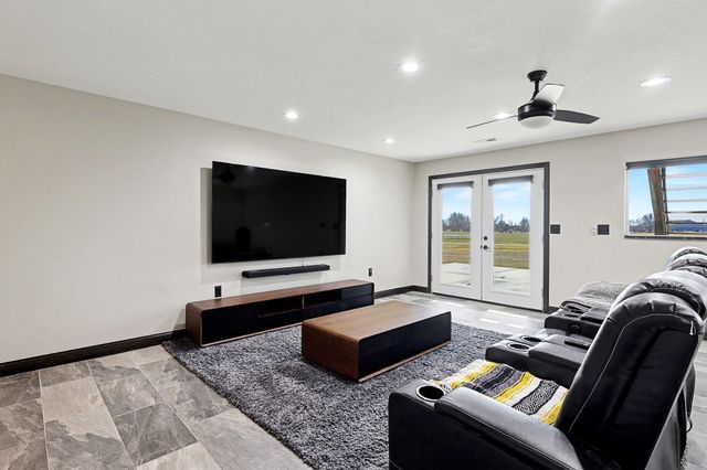 2401 N Woodridge Cir, Wichita, KS 67226