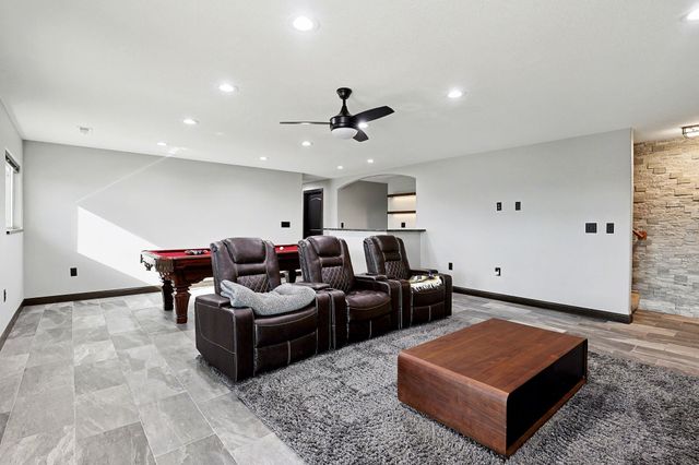 2401 N Woodridge Cir, Wichita, KS 67226