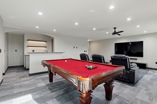 2401 N Woodridge Cir, Wichita, KS 67226