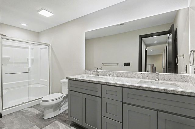 2401 N Woodridge Cir, Wichita, KS 67226