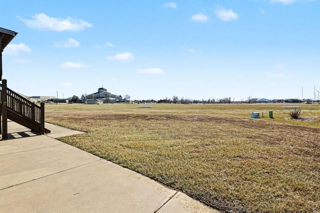 2401 N Woodridge Cir, Wichita, KS 67226