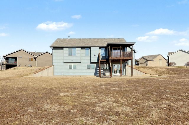 2401 N Woodridge Cir, Wichita, KS 67226