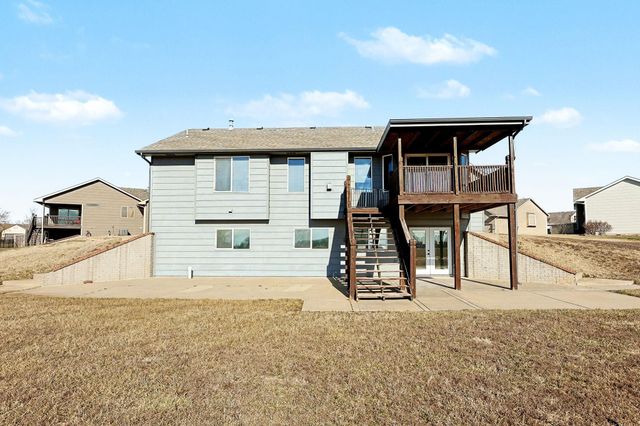 2401 N Woodridge Cir, Wichita, KS 67226