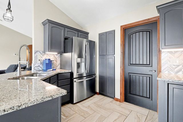 2401 N Woodridge Cir, Wichita, KS 67226