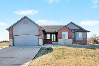 2401 N Woodridge Cir, Wichita, KS 67226