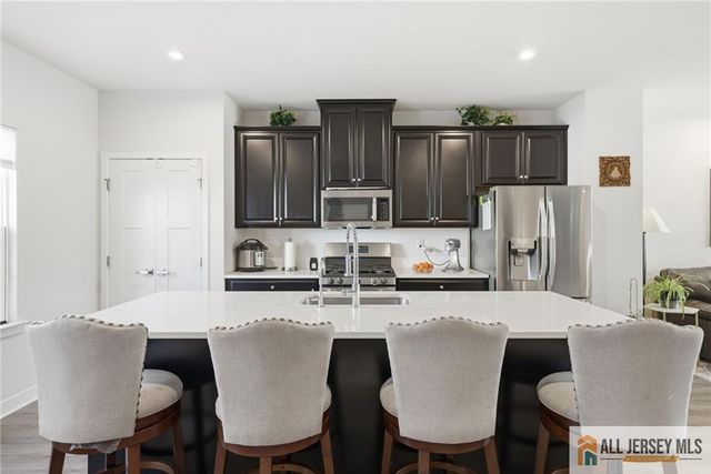 1205 English Lane 1205, Parlin, NJ 08859