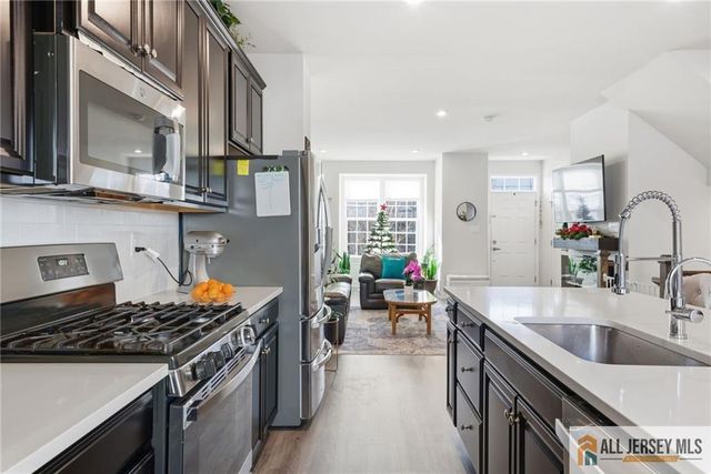 1205 English Lane 1205, Parlin, NJ 08859