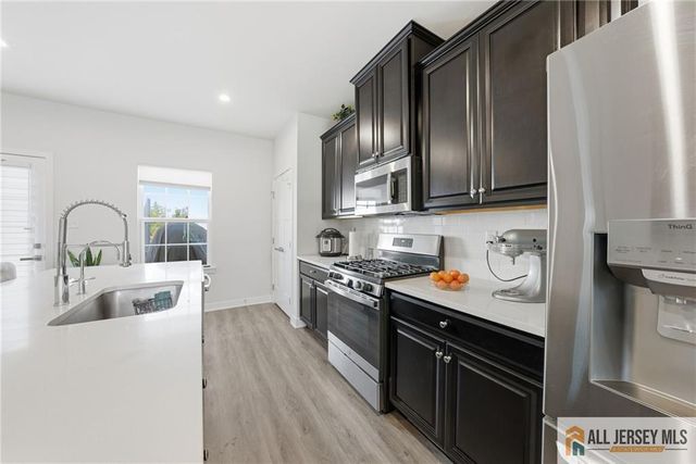 1205 English Lane 1205, Parlin, NJ 08859