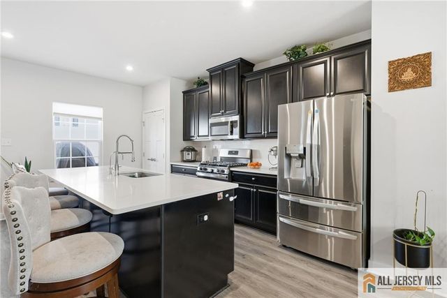 1205 English Lane 1205, Parlin, NJ 08859