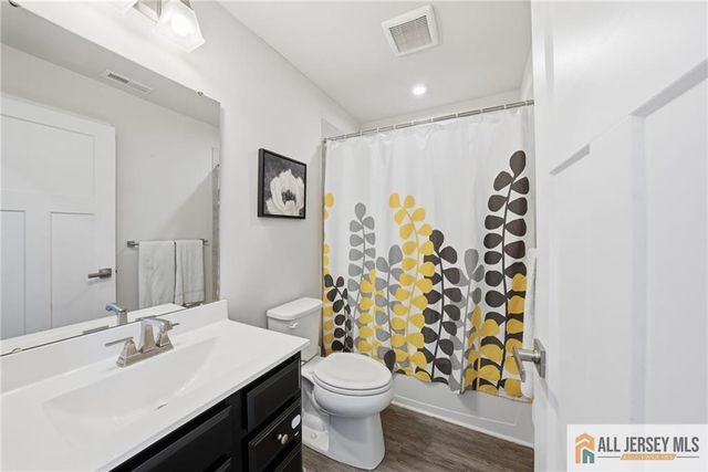 1205 English Lane 1205, Parlin, NJ 08859