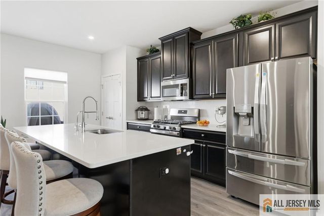 1205 English Lane 1205, Parlin, NJ 08859