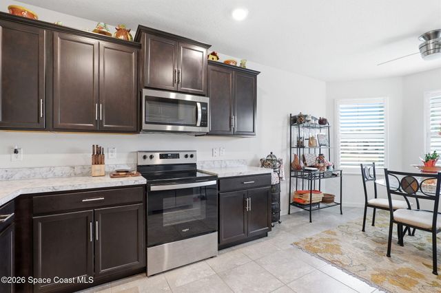 380 Guinevere Drive SW, Palm Bay, FL 32908