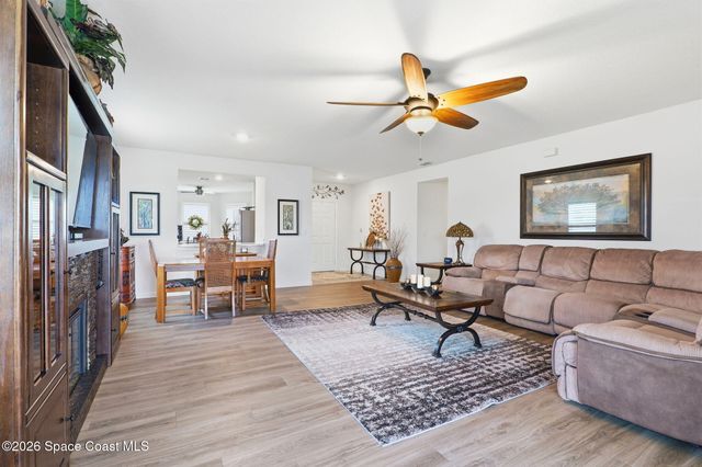 380 Guinevere Drive SW, Palm Bay, FL 32908