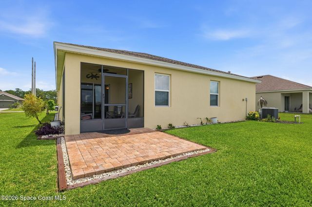 380 Guinevere Drive SW, Palm Bay, FL 32908