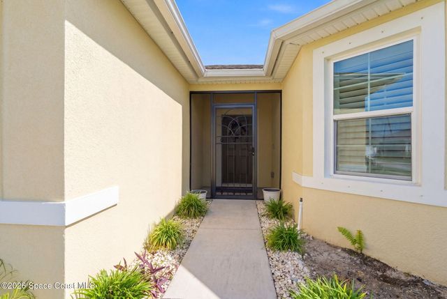 380 Guinevere Drive SW, Palm Bay, FL 32908