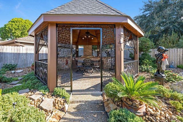 11511 Briar Rose Drive, Houston, TX 77077