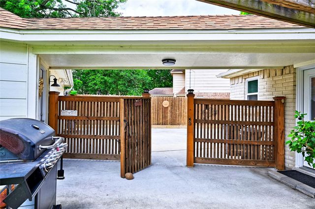 9102 Tepee Trail, Houston, TX 77064