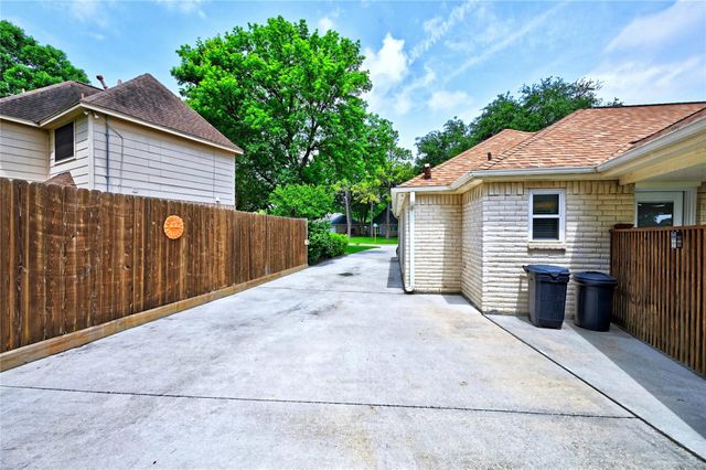 9102 Tepee Trail, Houston, TX 77064