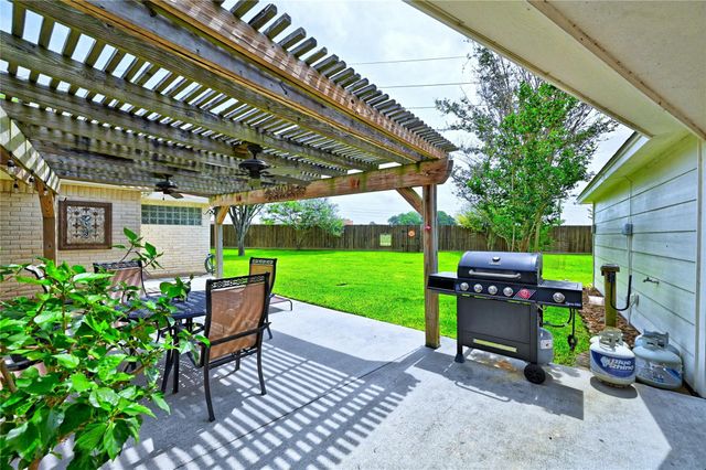 9102 Tepee Trail, Houston, TX 77064