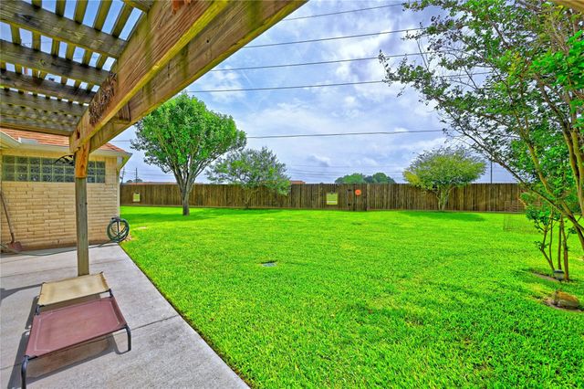 9102 Tepee Trail, Houston, TX 77064