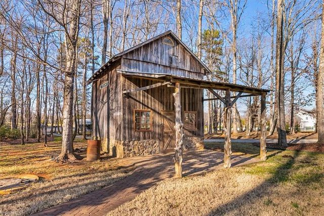 1635 Squire Davis Road, Kernersville, NC 27284