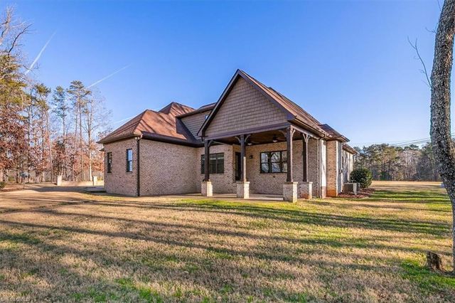 1635 Squire Davis Road, Kernersville, NC 27284