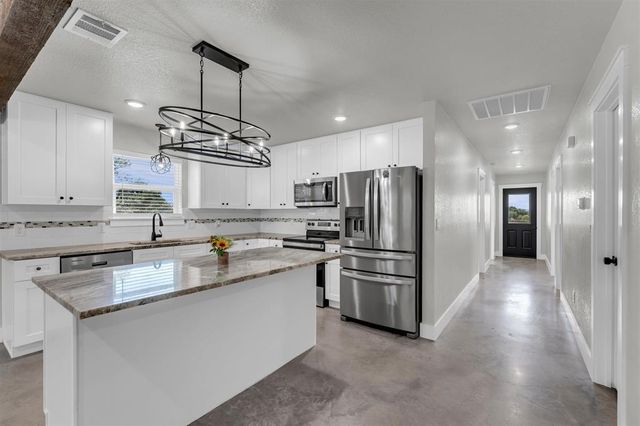 1706 Redwood DR, Marble Falls, TX 78654