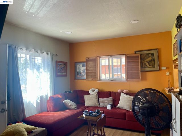 9625 Cherry St, Oakland, CA 94603