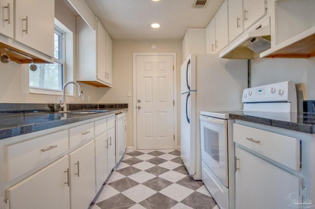 4977 Springhill Dr, Pensacola, FL 32503