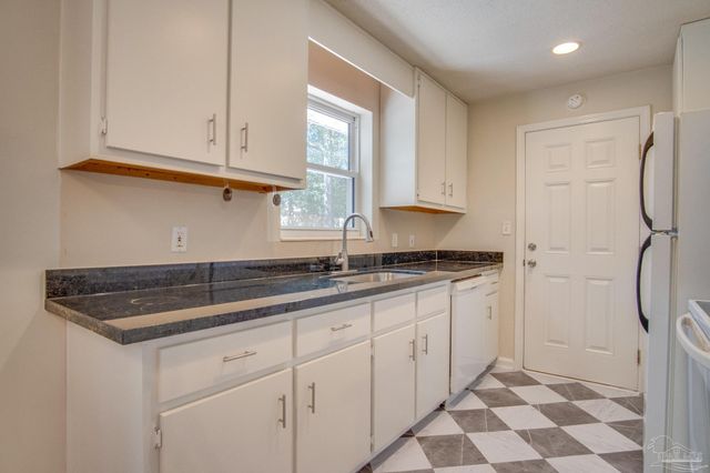 4977 Springhill Dr, Pensacola, FL 32503