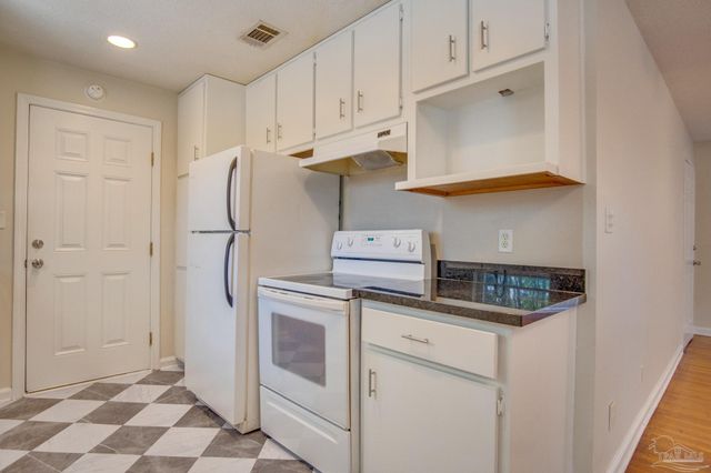 4977 Springhill Dr, Pensacola, FL 32503