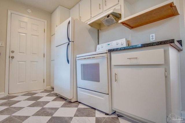 4977 Springhill Dr, Pensacola, FL 32503