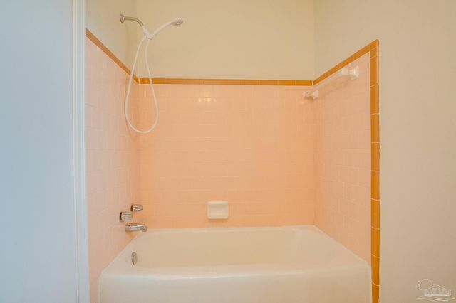 4977 Springhill Dr, Pensacola, FL 32503