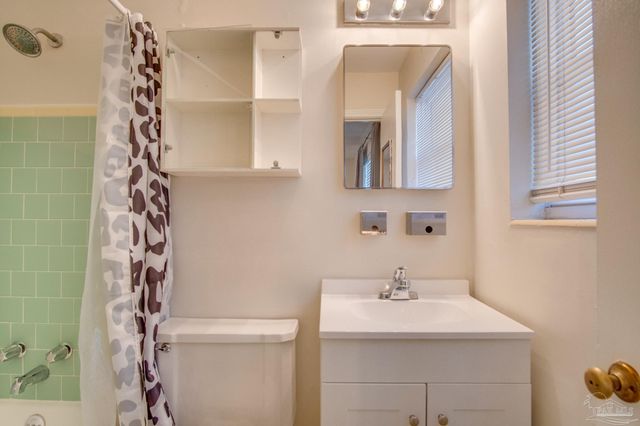 4977 Springhill Dr, Pensacola, FL 32503