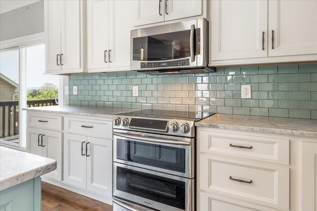 825 Windrush Loop, Chattanooga, TN 37421