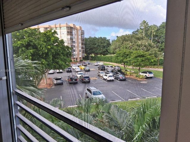 1300 St Charles Place 319, Pembroke Pines, FL 33026