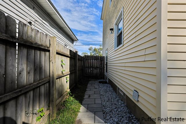 1006 Merritt Street, Grand Rapids, MI 49507