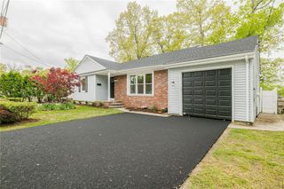 25 Pensaukee Avenue, North Providence, RI 02911