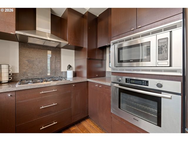 1930 S RIVER Dr W504, Portland, OR 97201