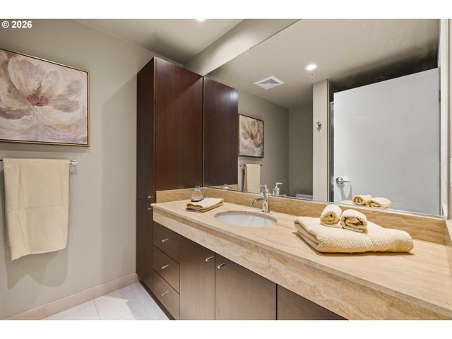 1930 S RIVER Dr W504, Portland, OR 97201