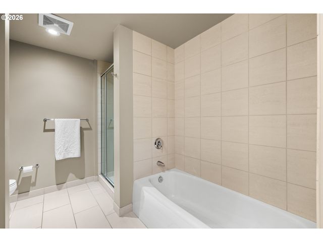 1930 S RIVER Dr W504, Portland, OR 97201