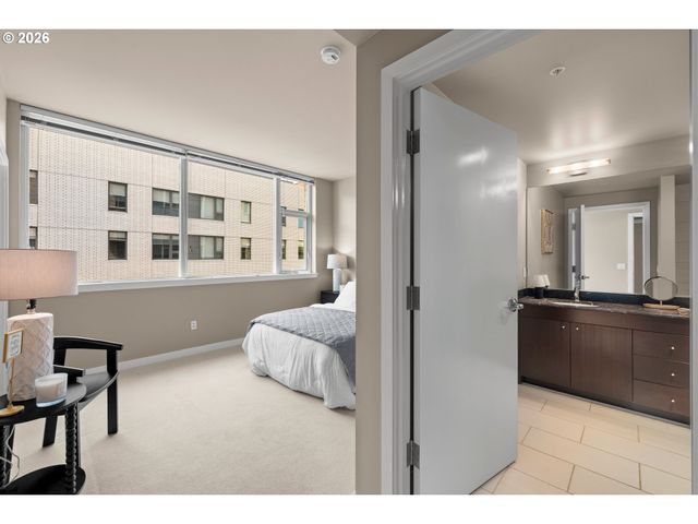1930 S RIVER Dr W504, Portland, OR 97201