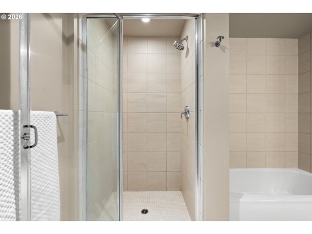 1930 S RIVER Dr W504, Portland, OR 97201