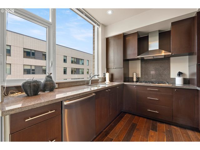 1930 S RIVER Dr W504, Portland, OR 97201