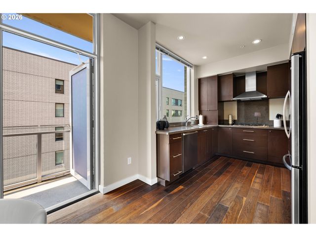 1930 S RIVER Dr W504, Portland, OR 97201