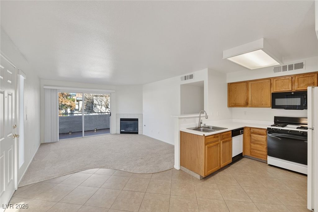 Image 8 of property listing at 5150 Mandalay Springs Drive 201, Las Vegas, NV 89120