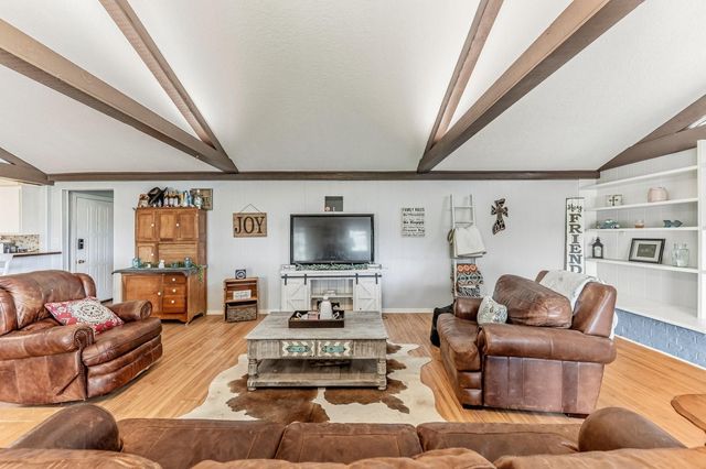 9523 W Fm 1644, Calvert, TX 77837