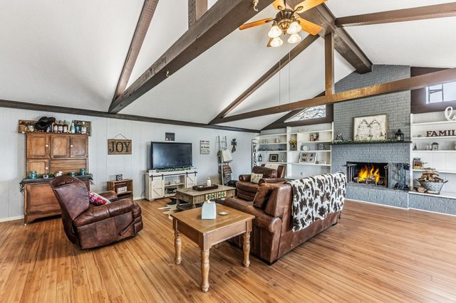 9523 W Fm 1644, Calvert, TX 77837