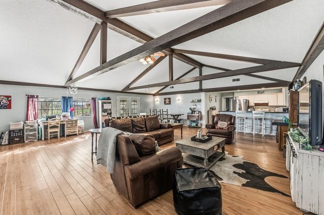 9523 W Fm 1644, Calvert, TX 77837