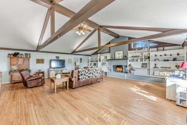 9523 W Fm 1644, Calvert, TX 77837